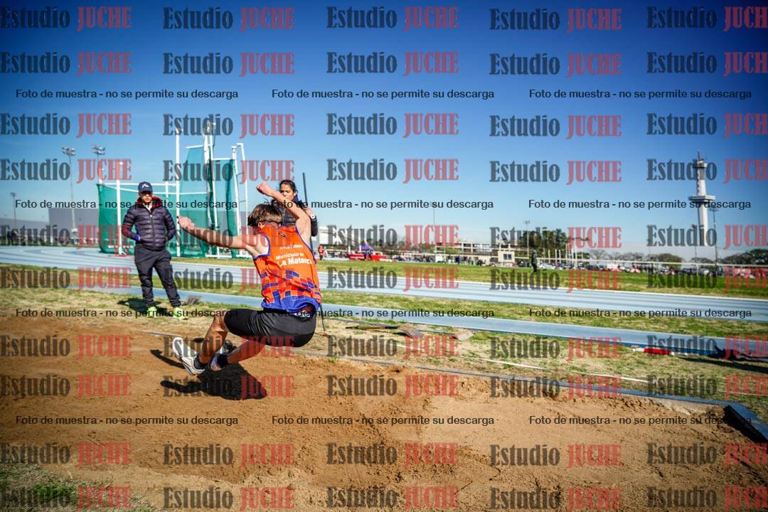 Fotos del salto en largo de varones