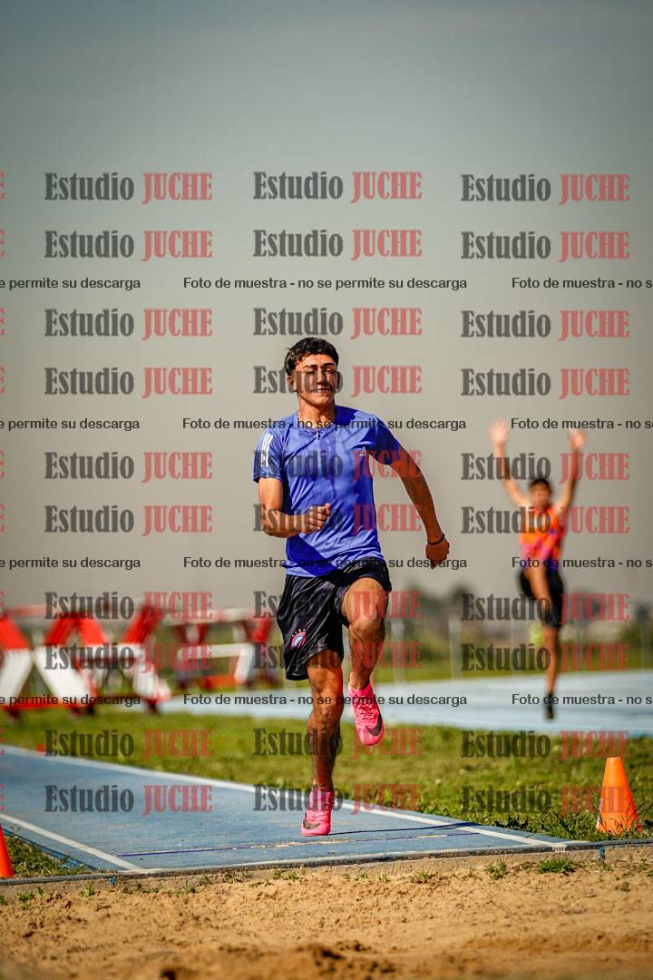 Fotos del salto en largo de varones
