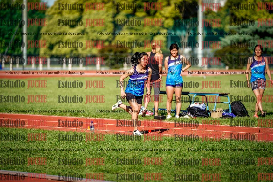Fotos del salto en largo de mujeres