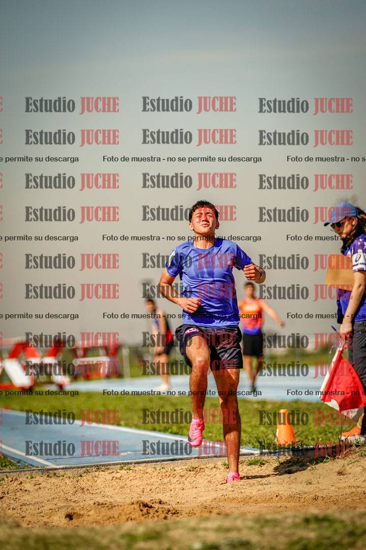 Fotos del salto en largo de varones