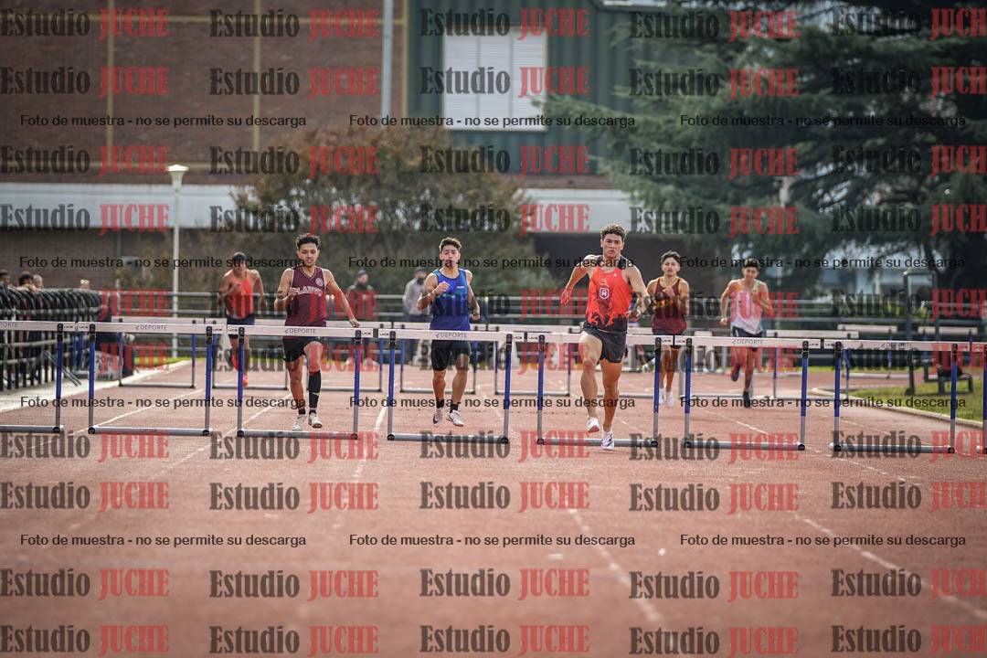 Fotos de los 400 m con vallas de varones