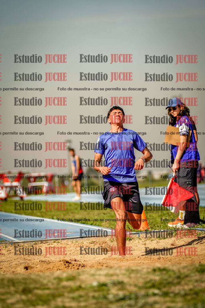 Fotos del salto en largo de varones