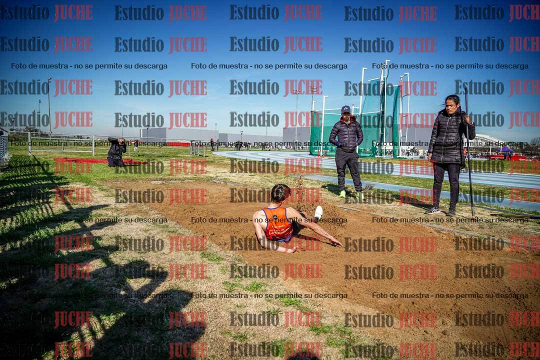 Fotos del salto en largo de varones