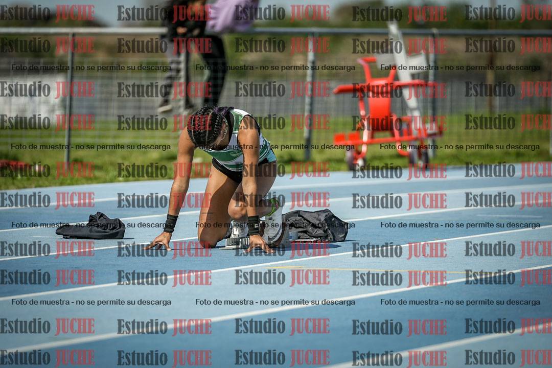 Fotos de los 295 m con vallas de mujeres - U17