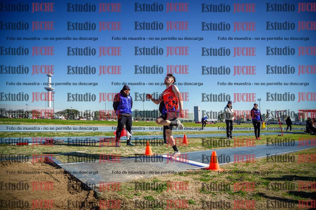 Fotos del salto en largo de varones