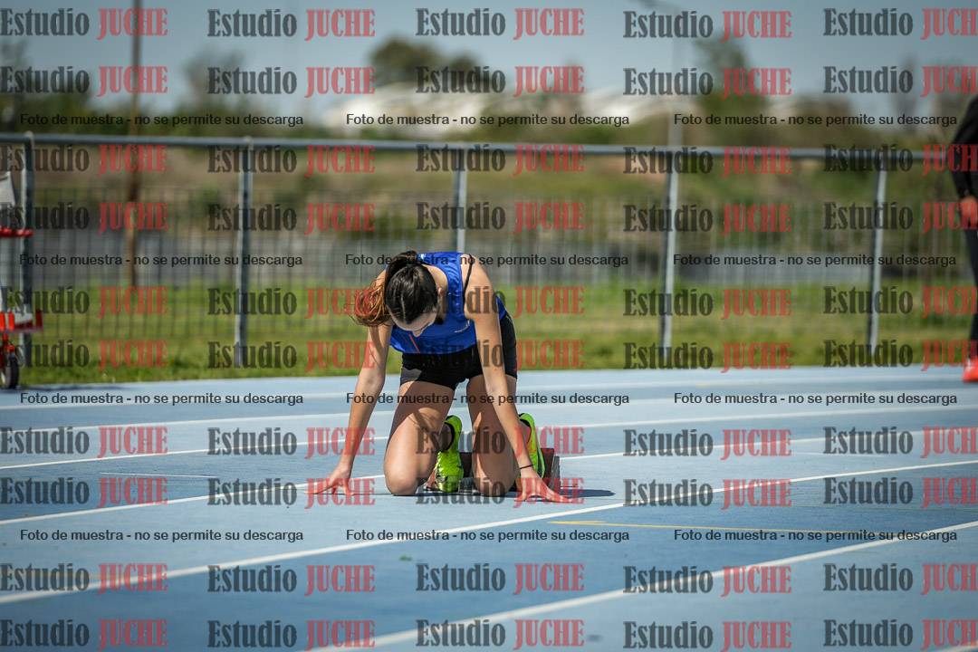 Fotos de los 295 m con vallas de mujeres - U17