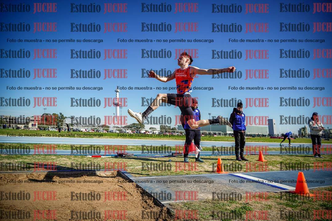 Fotos del salto en largo de varones