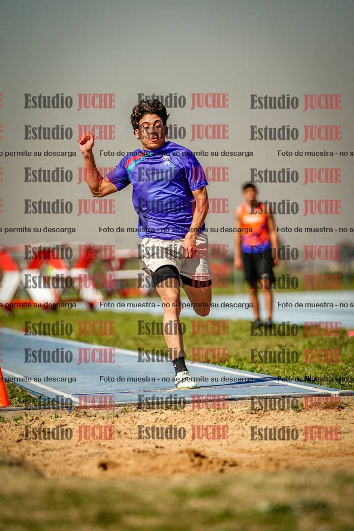 Fotos del salto en largo de varones