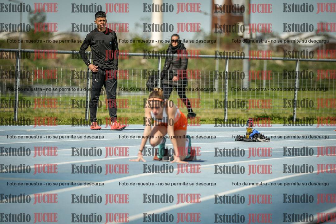 Fotos de los 295 m con vallas de mujeres - U17