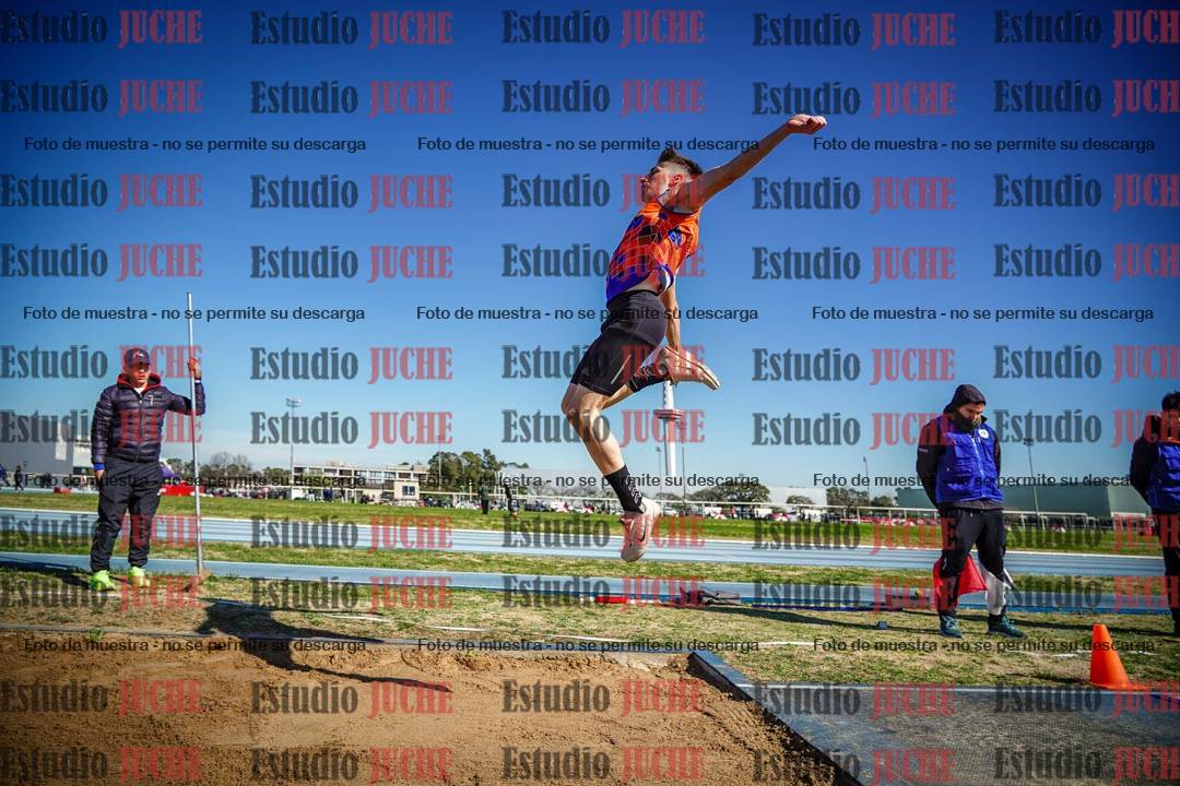 Fotos del salto en largo de varones