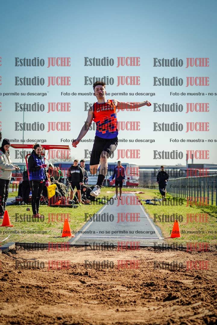 Fotos del salto en largo de varones