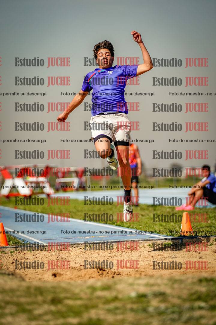 Fotos del salto en largo de varones