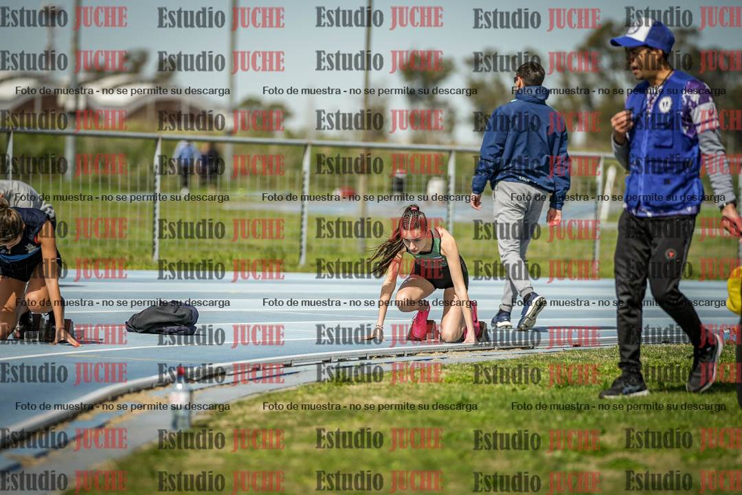 Fotos de los 295 m con vallas de mujeres - U17