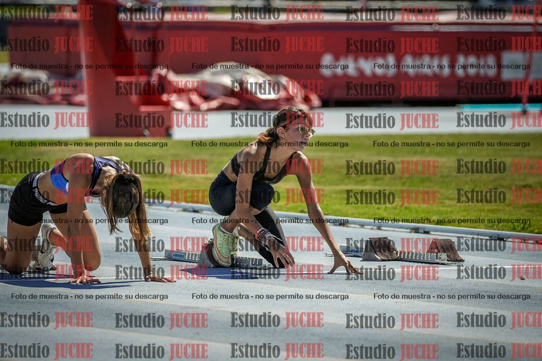 Fotos de los 80 m con vallas de mujeres - serie 1