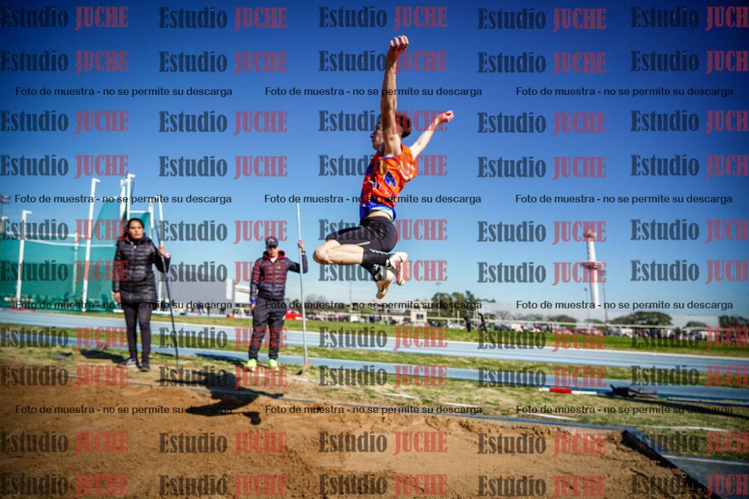 Fotos del salto en largo de varones