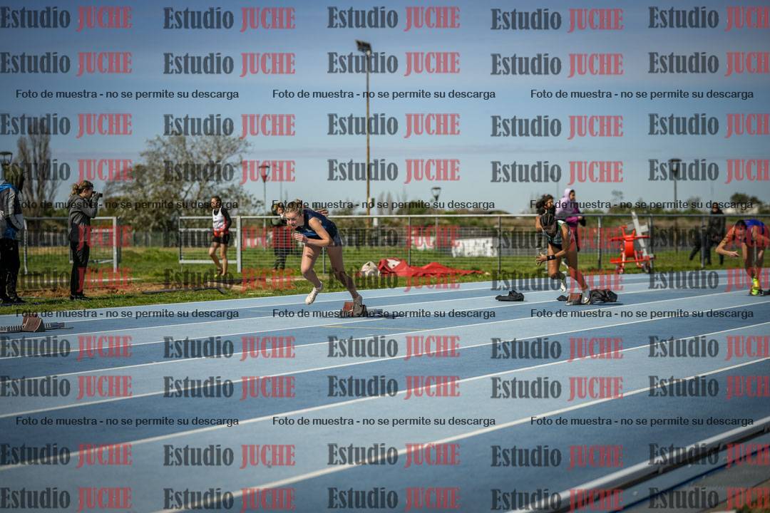 Fotos de los 295 m con vallas de mujeres - U17