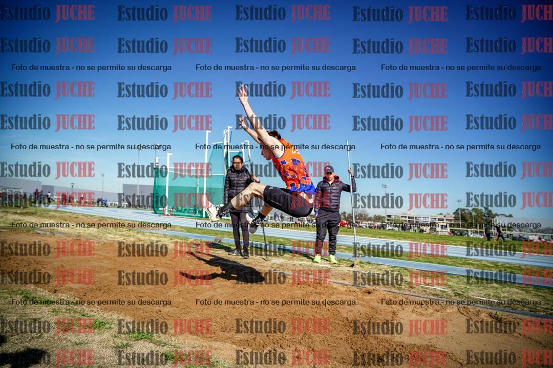 Fotos del salto en largo de varones