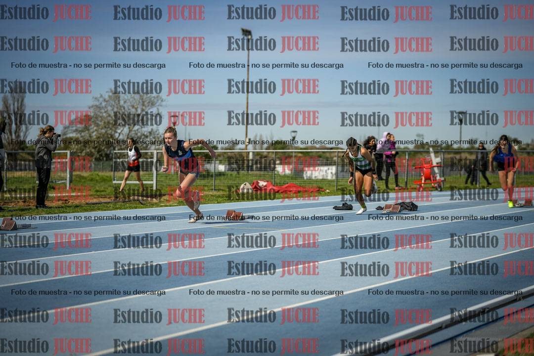 Fotos de los 295 m con vallas de mujeres - U17