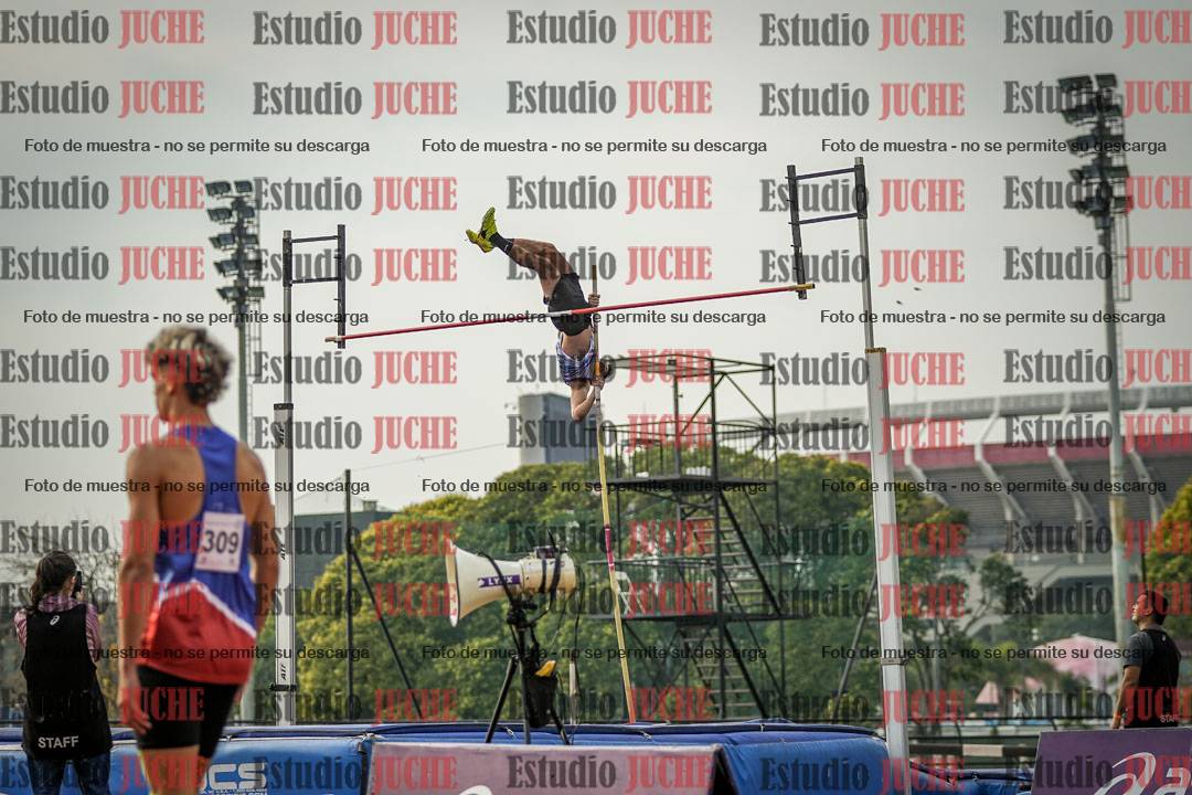 Fotos del salto con garrocha de varones