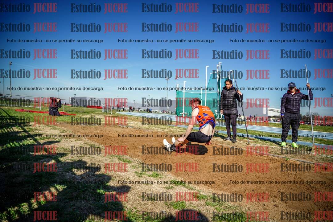 Fotos del salto en largo de varones