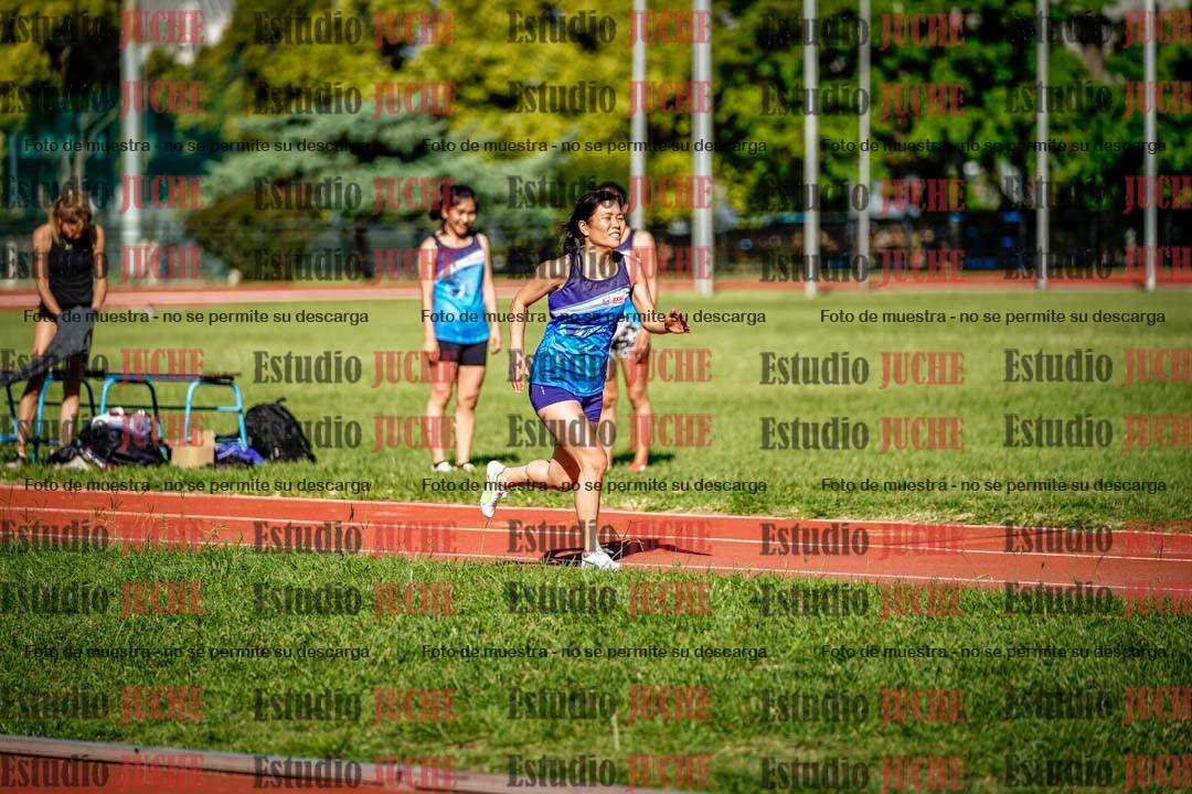 Fotos del salto en largo de mujeres