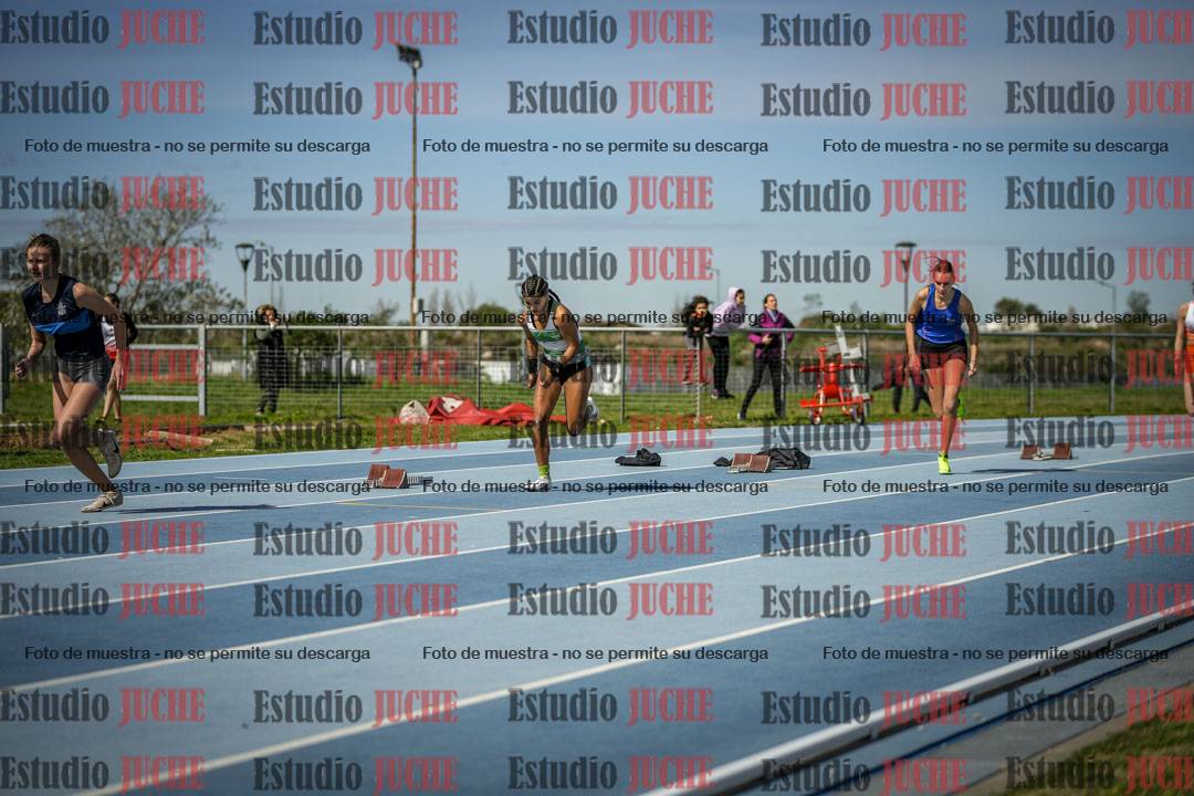 Fotos de los 295 m con vallas de mujeres - U17