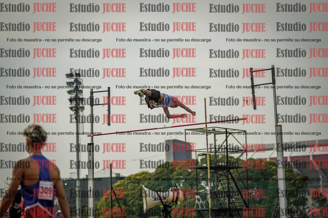 Fotos del salto con garrocha de varones