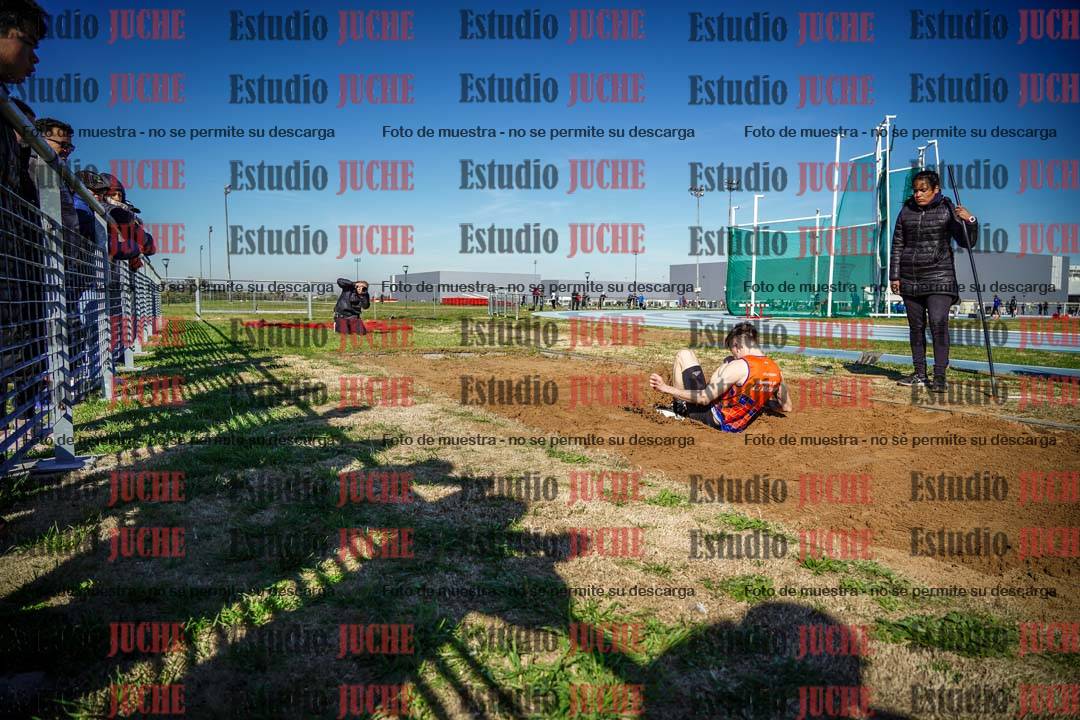 Fotos del salto en largo de varones