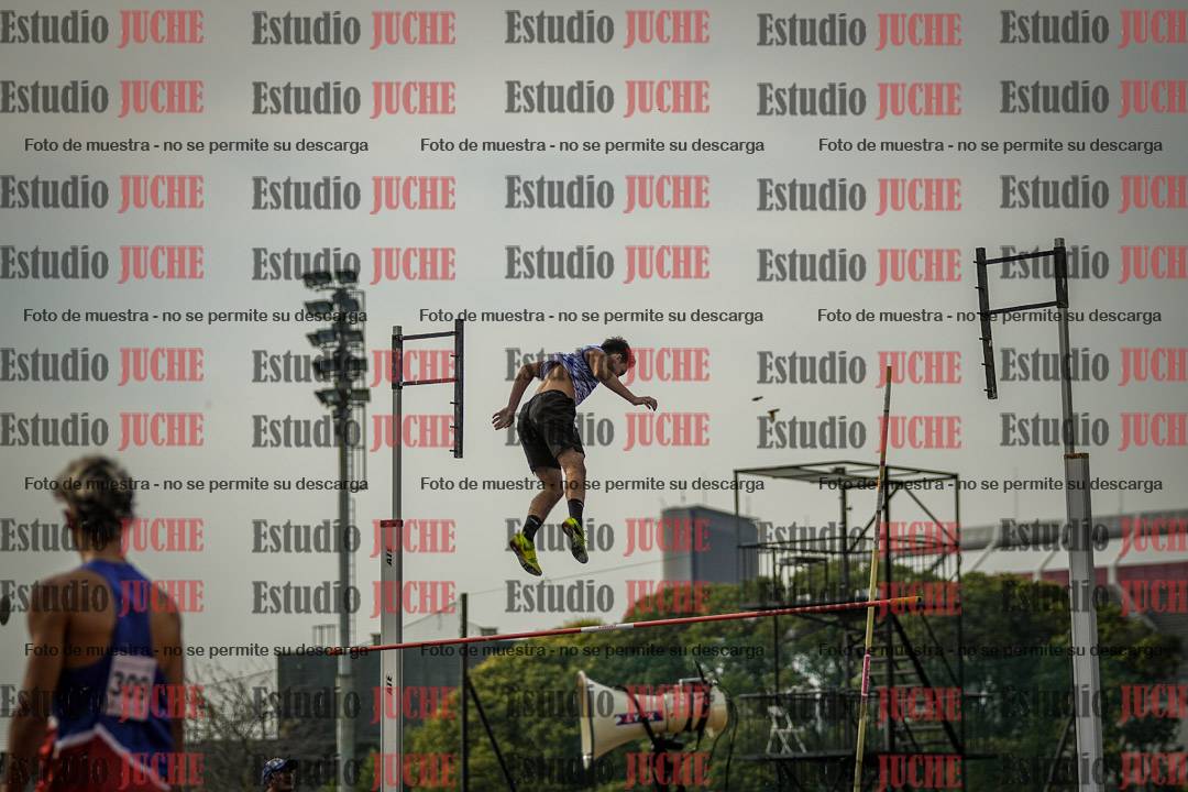 Fotos del salto con garrocha de varones