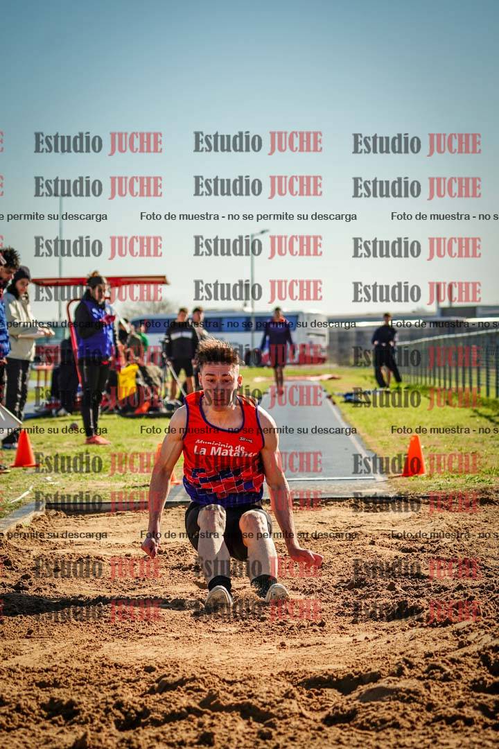Fotos del salto en largo de varones
