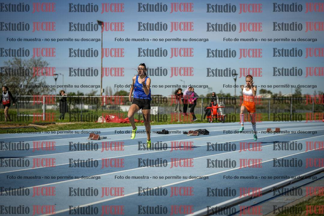 Fotos de los 295 m con vallas de mujeres - U17