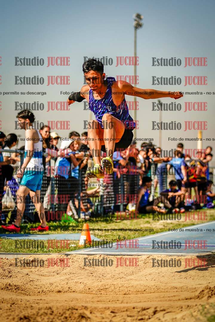 Fotos del salto en largo de varones