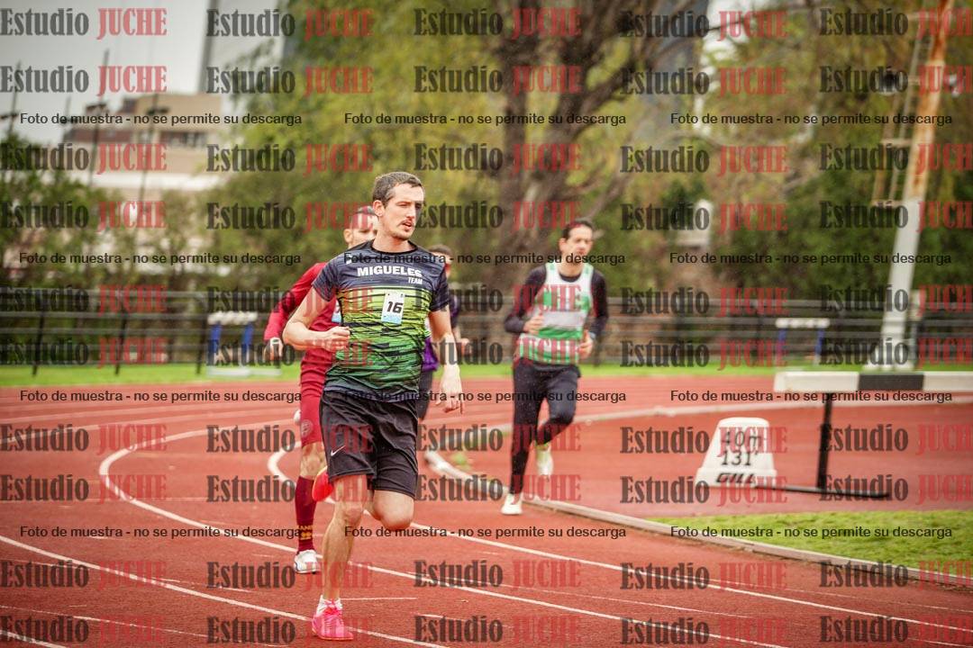 Fotos de los 800 m llanos de varones