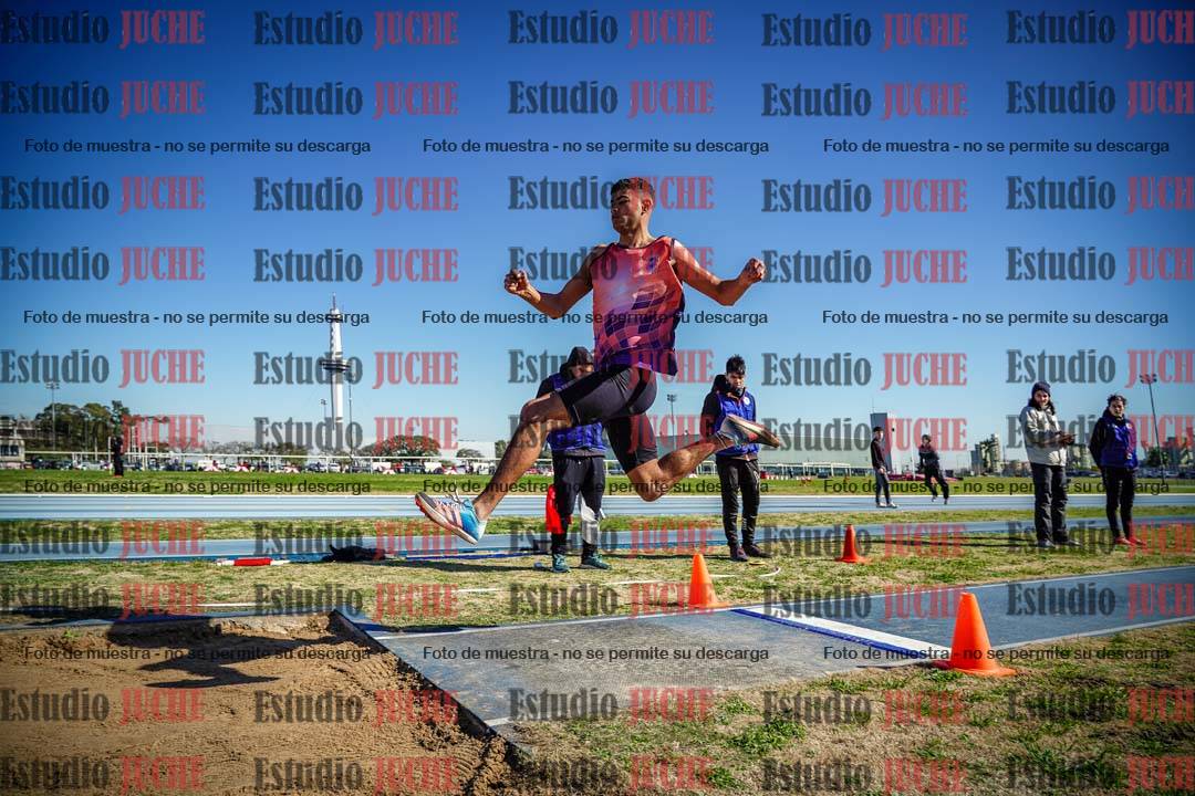 Fotos del salto en largo de varones