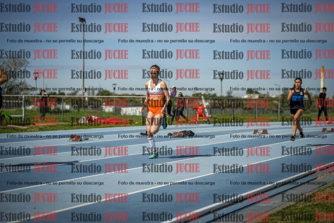 Fotos de los 295 m con vallas de mujeres - U17