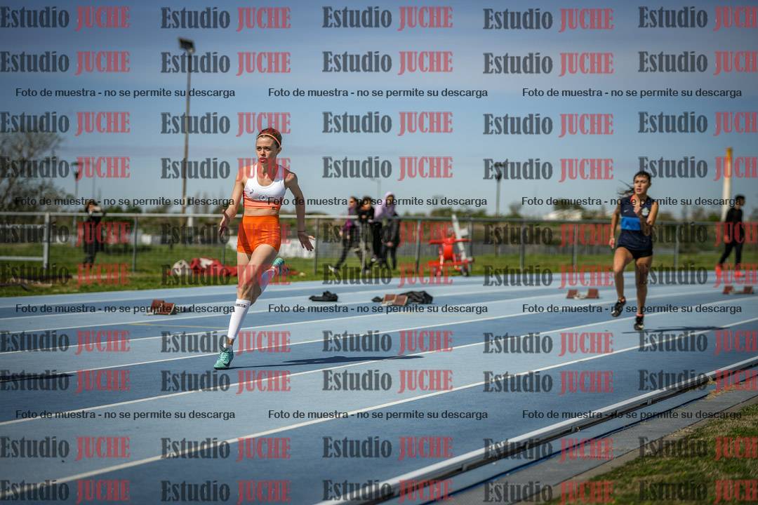 Fotos de los 295 m con vallas de mujeres - U17
