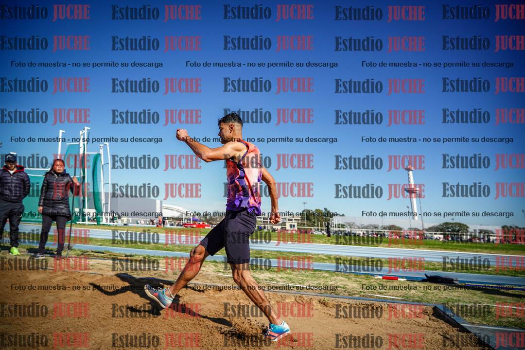Fotos del salto en largo de varones