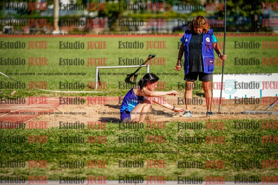 Fotos del salto en largo de mujeres