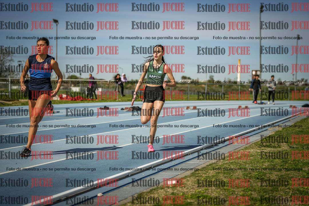 Fotos de los 295 m con vallas de mujeres - U17