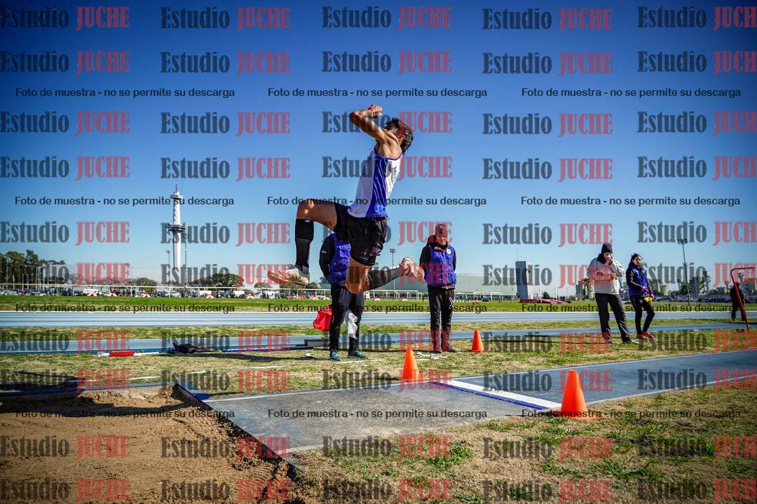 Fotos del salto en largo de varones