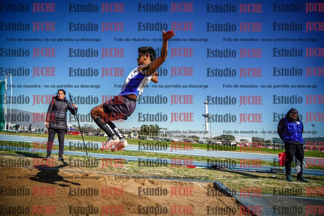 Fotos del salto en largo de varones