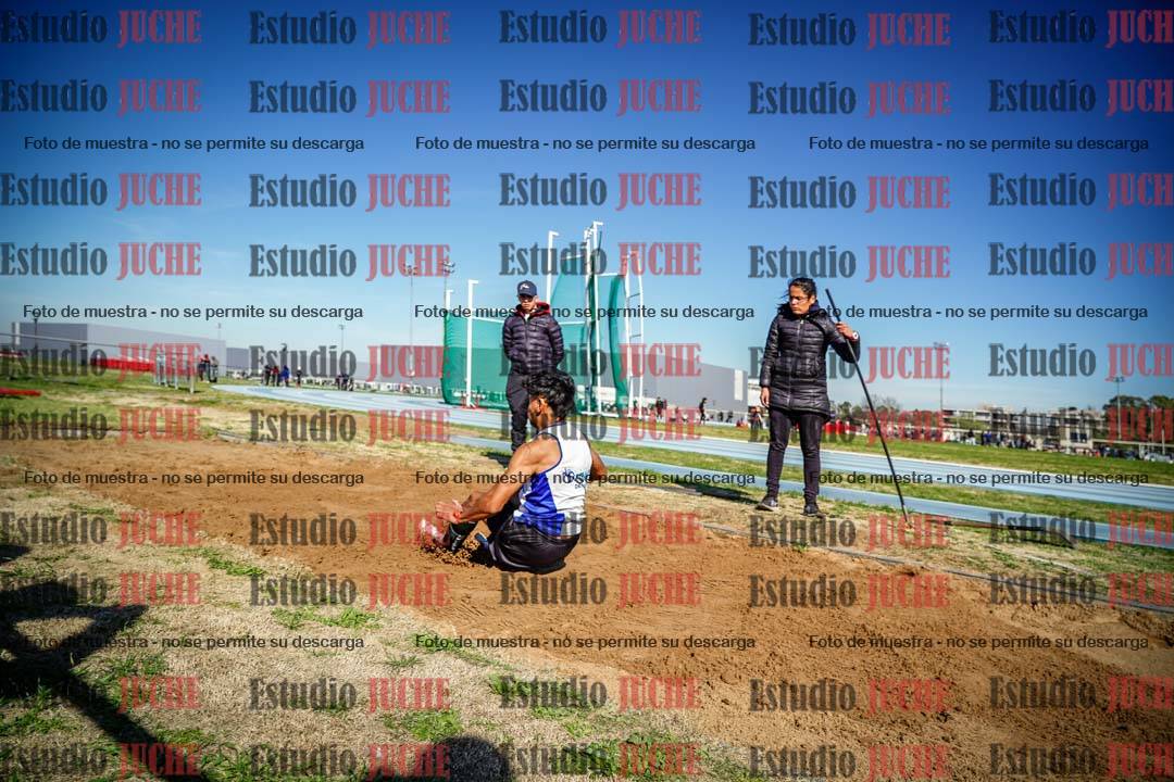 Fotos del salto en largo de varones