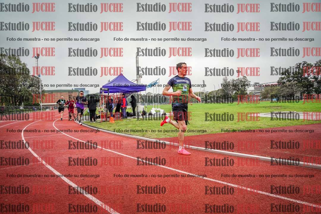 Fotos de los 800 m llanos de varones