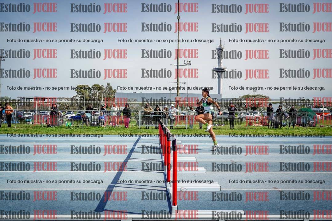 Fotos de los 295 m con vallas de mujeres - U17