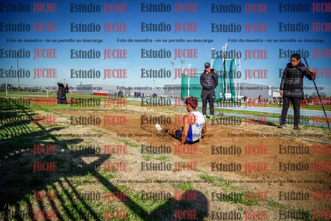 Fotos del salto en largo de varones