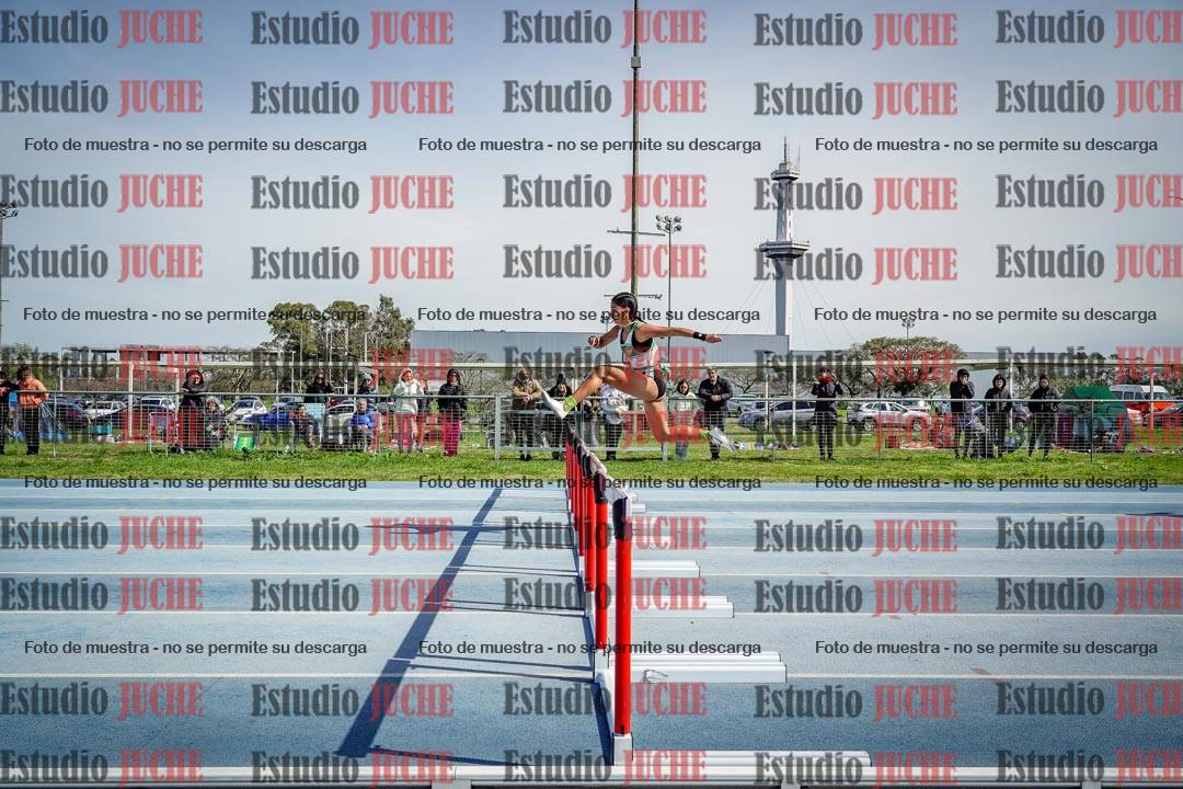 Fotos de los 295 m con vallas de mujeres - U17