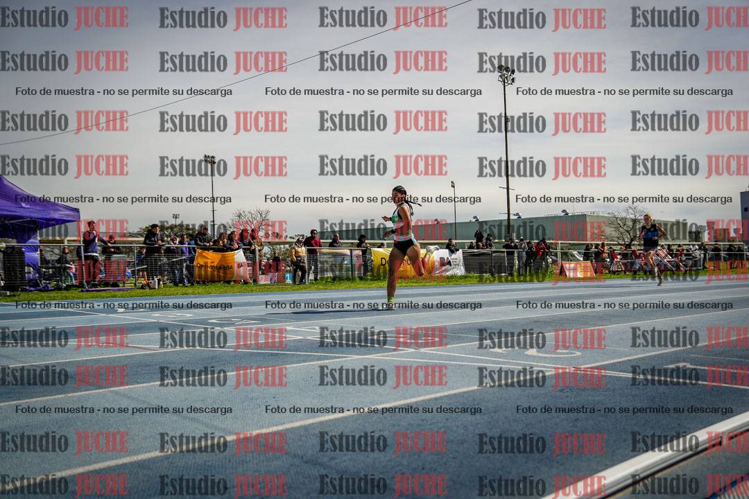 Fotos de los 295 m con vallas de mujeres - U17