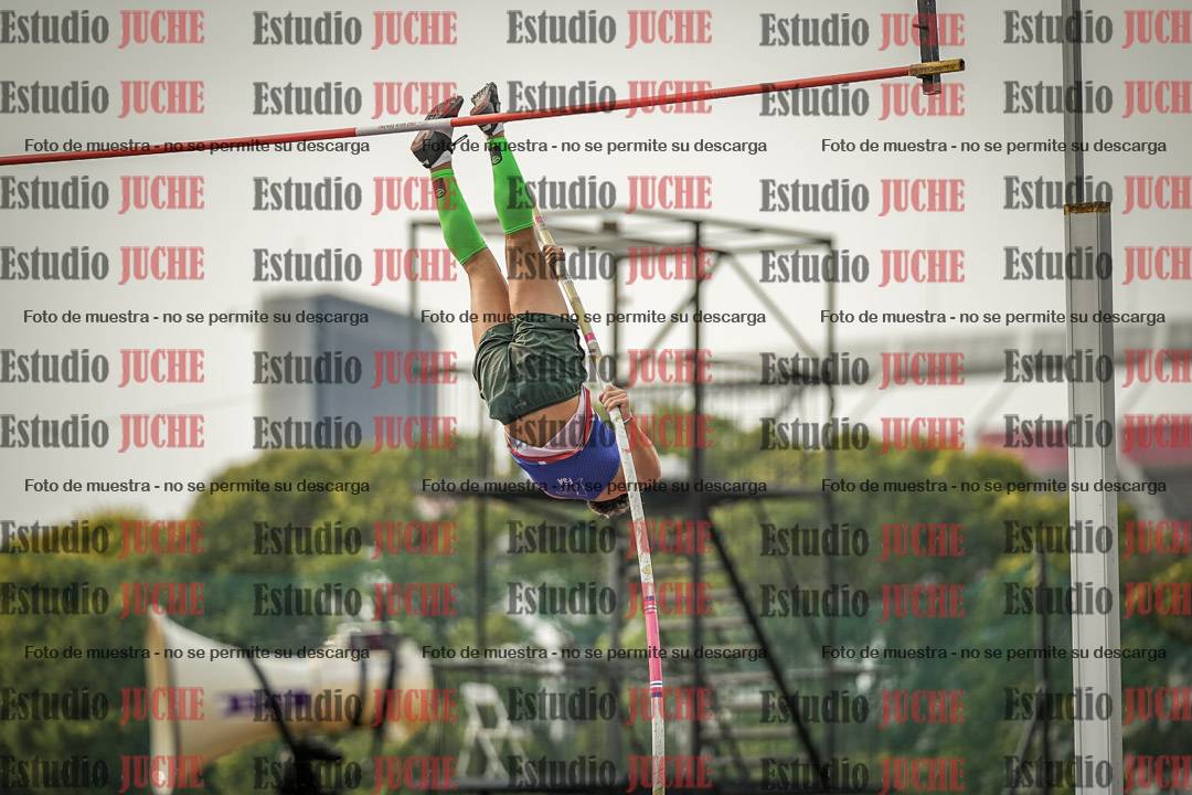 Fotos del salto con garrocha de varones