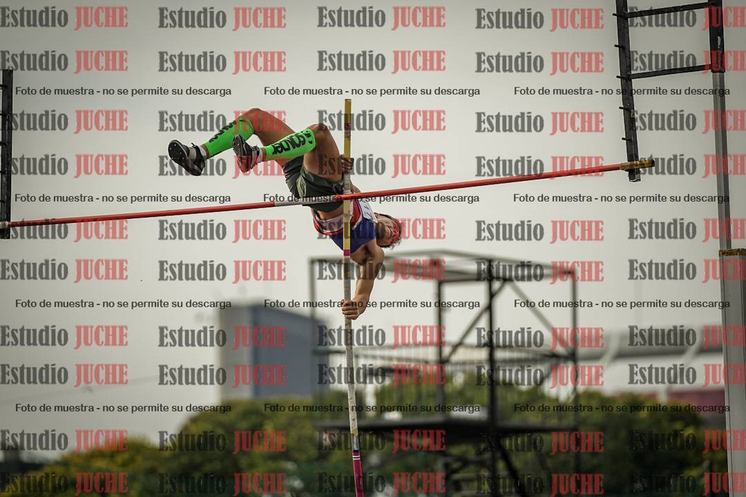 Fotos del salto con garrocha de varones