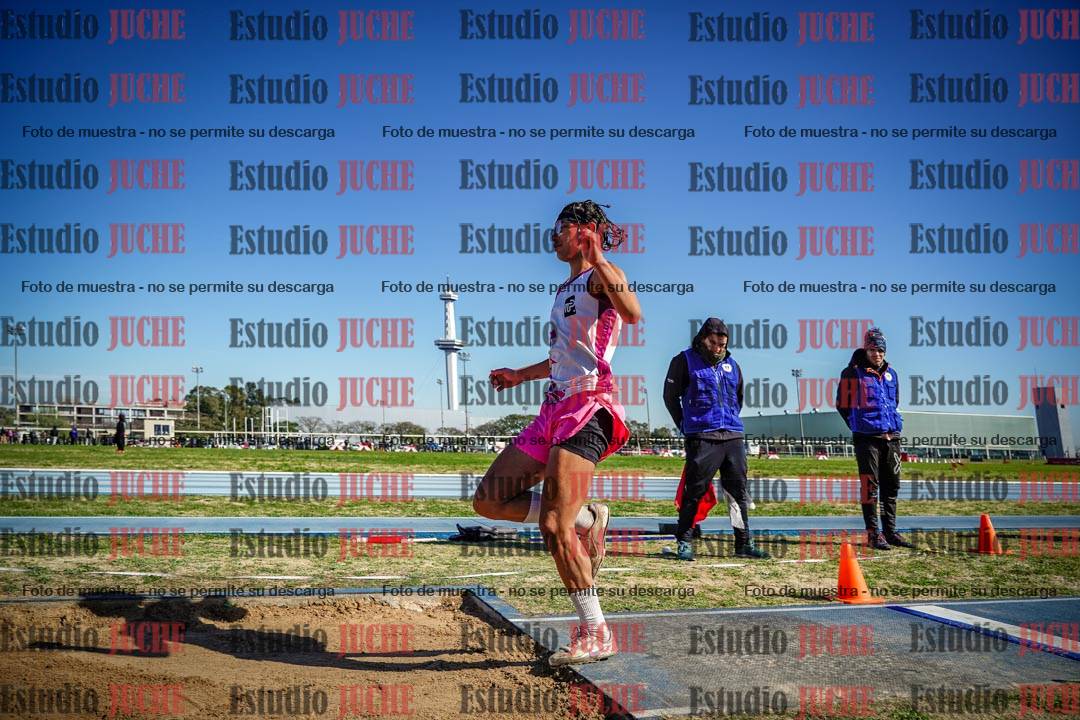 Fotos del salto en largo de varones